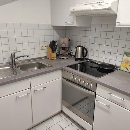 Monteure Dieser In 72379 Monteureunterkunft Appartamento